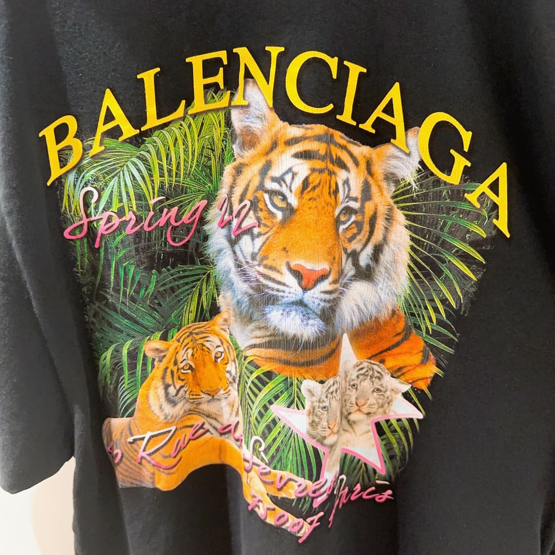발렌시아가 유니핏 블랙 타이거 로고 티셔츠 상품이미지2
