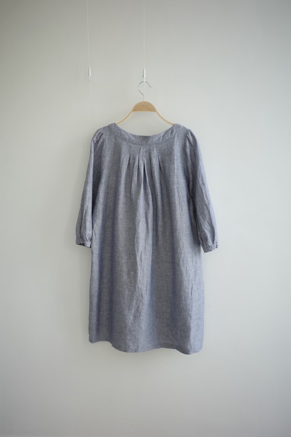 ROUX-BRIQUE 
• 네이비 선염 린넨 핀턱 원피스 상품이미지6