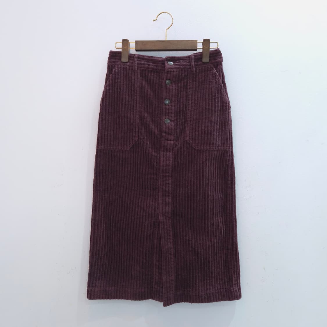 다크퍼플 코듀로이 버튼 H라인 롱스커트 상품이미지1
