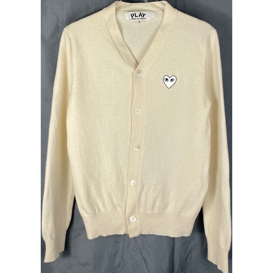 [S] 꼼데가르송 화이트와펜 울 가디건 상품이미지1