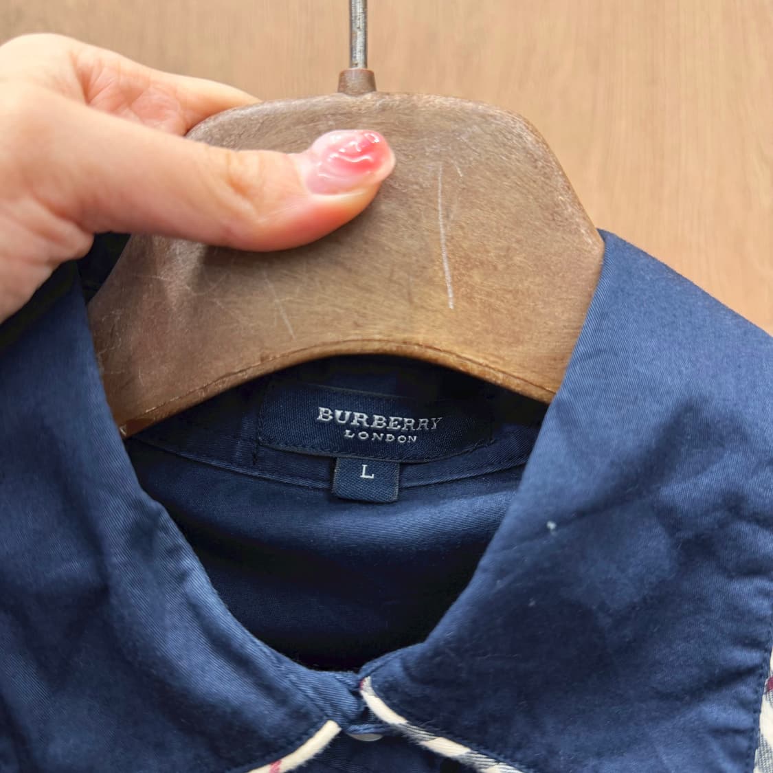 버버리 런던 코튼 셔츠 긴팔 무지 배색 라인 디테일 슬림핏 네이비 상품이미지6