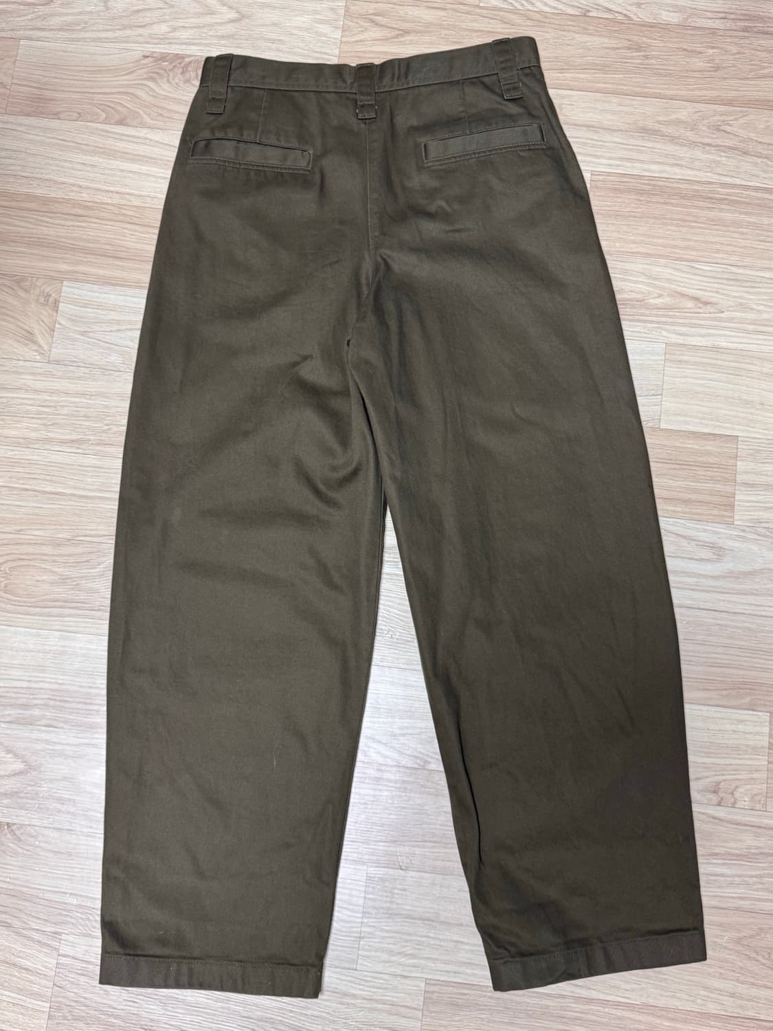 유니클로u 와이드핏 치노팬츠 24fw 76 상품이미지2