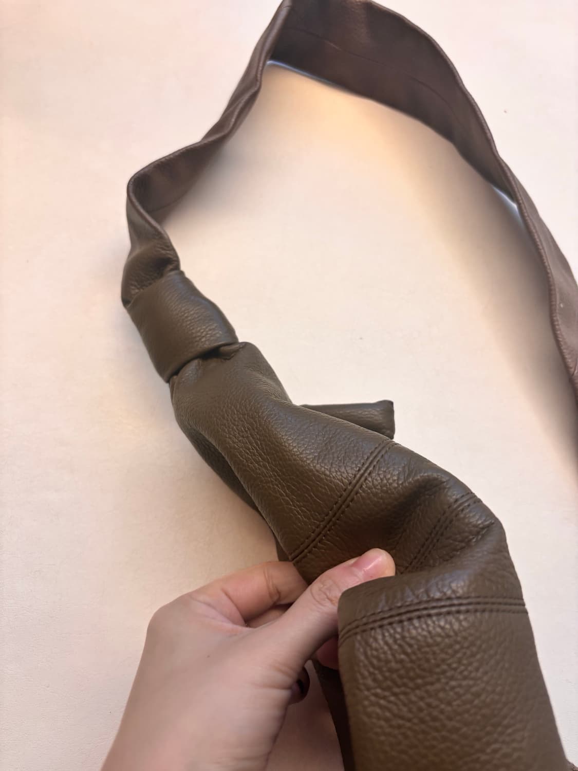 (새상품) 르메르 크루아상백 Taupe 상품이미지4