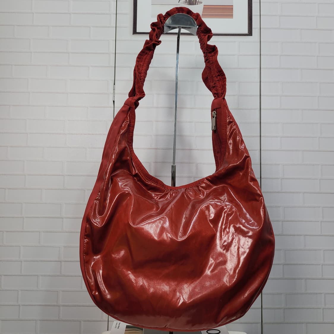 만다리나덕 유광 레드 셔링 호보백 숄더백 토트백 크로스백 상품이미지4
