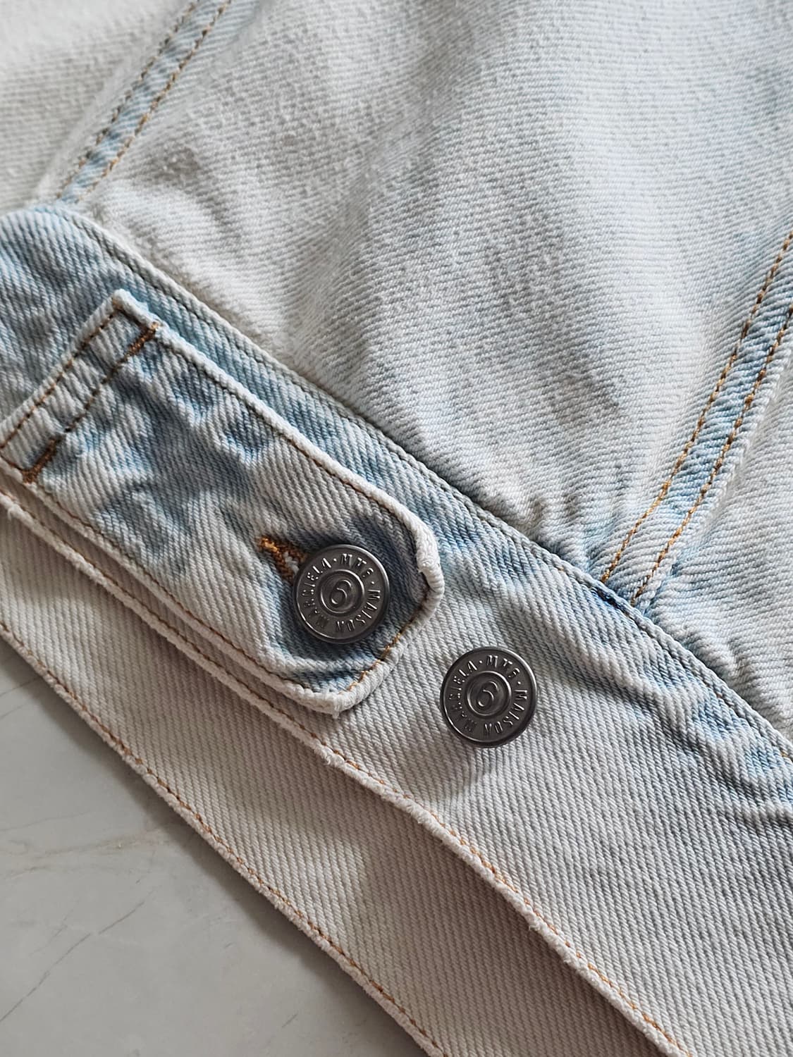 SS19 Margiela mm6 블리치드 리버시블 데님 트러커 자켓 상품이미지5