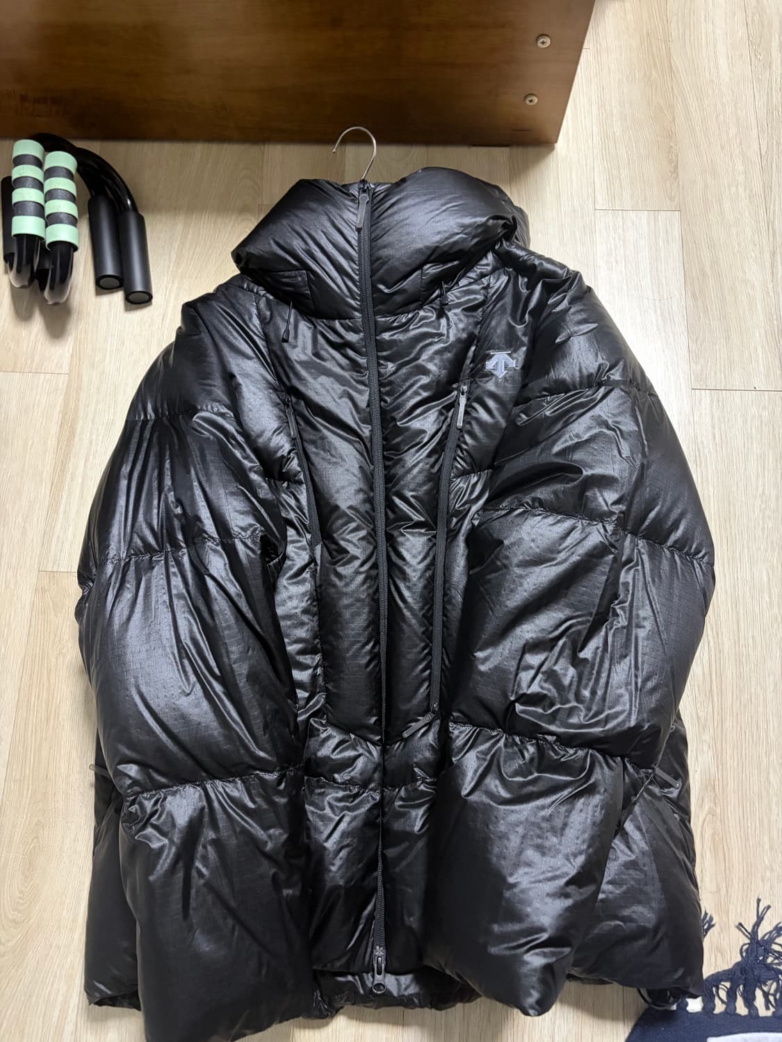 데상트 얼터레인 81 경량패딩 상품이미지1