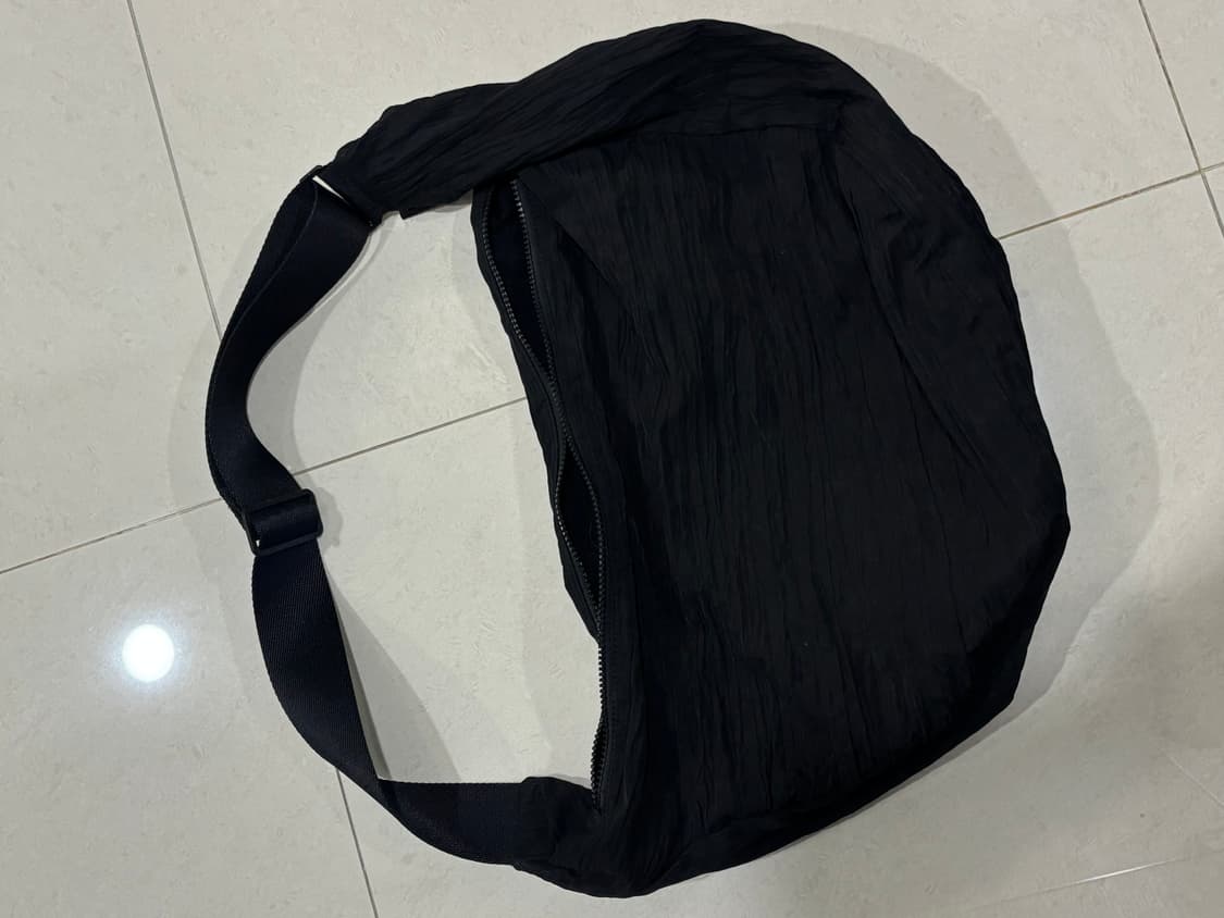 COS 코스 스모크드 크로스바디백 블랙 상품이미지1