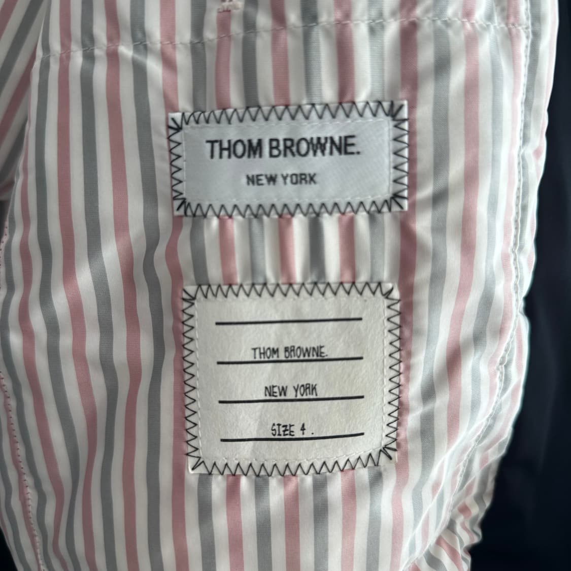 톰브라운 패딩 봄버 팝니다. 상품이미지2