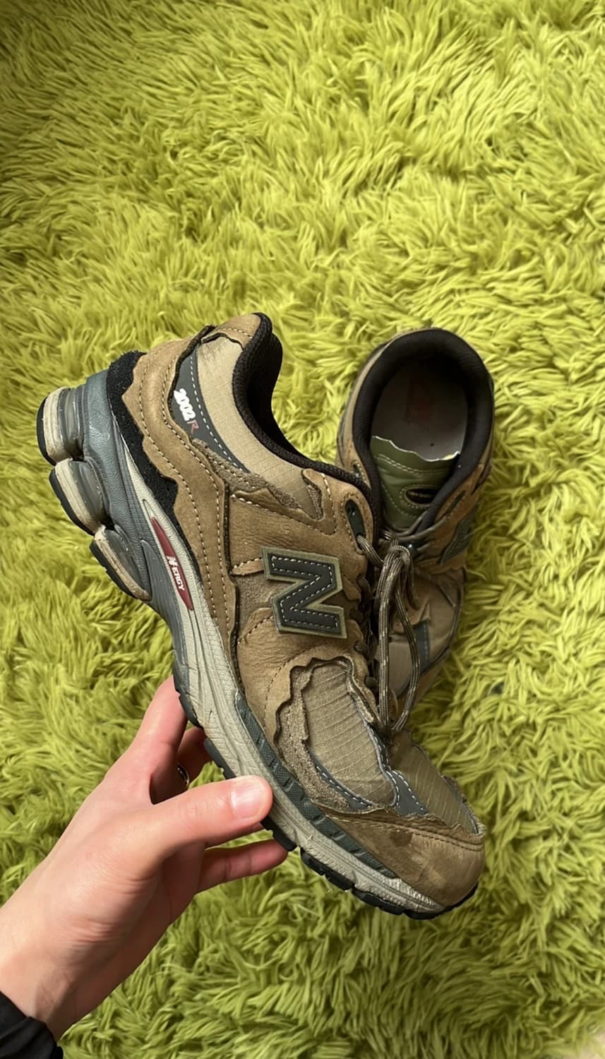 뉴발란스 2002R 프로텍션팩 다크모스 상품이미지1