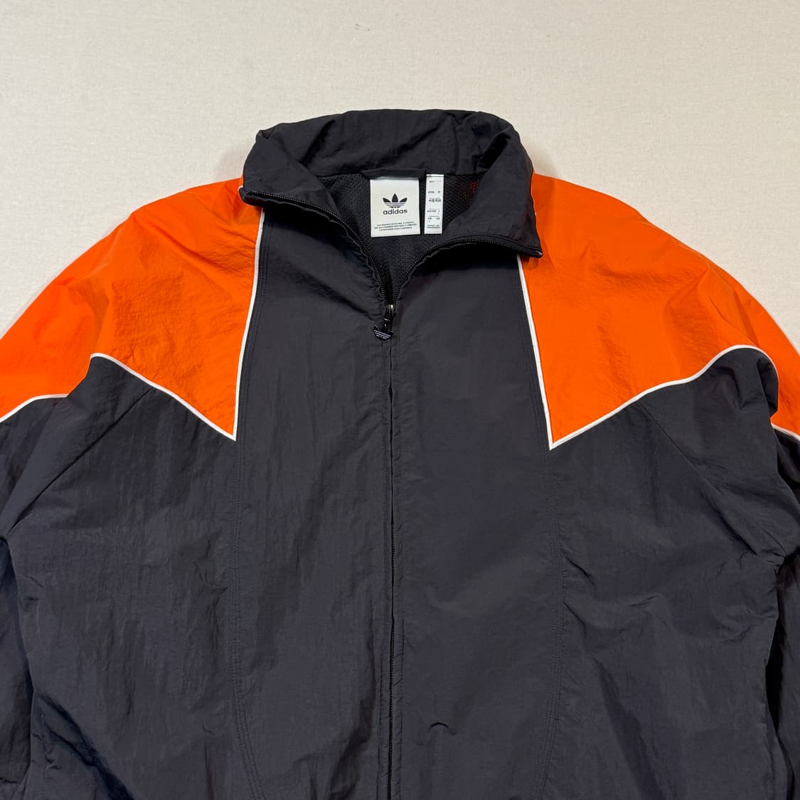 L) 아디다스 파이어버드 로고 바람막이 블랙/오렌지 상품이미지3
