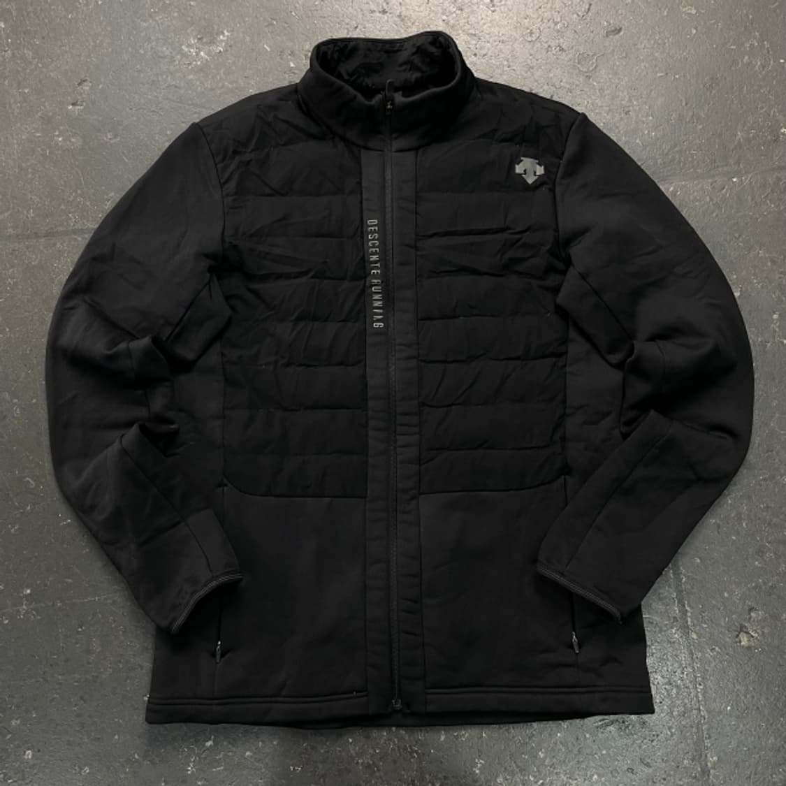 100 데상트 방풍 패딩 상품이미지1