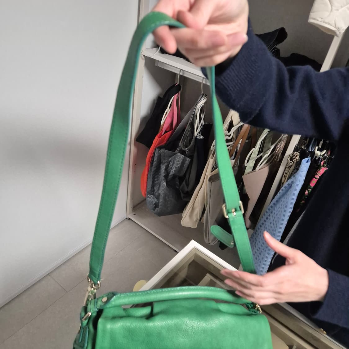 [정품] 마크바이마크제이콥스 클래식 큐 베이비 에이든 토트&숄더백 (그린 상품이미지7