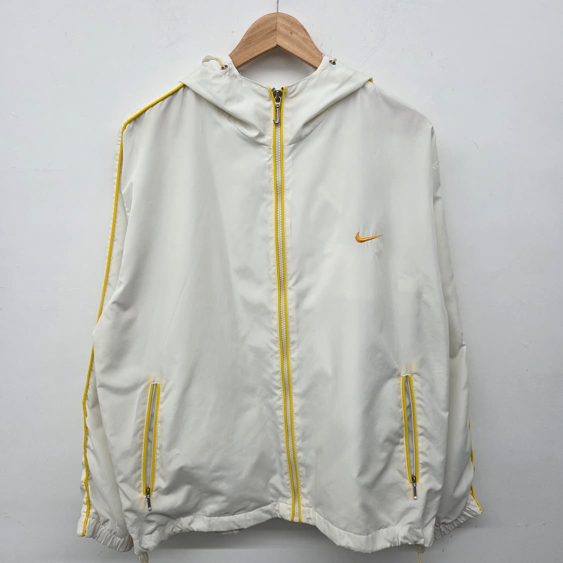 나이키 화이트/옐로우 바람막이 후드 자켓 남L 상품이미지2