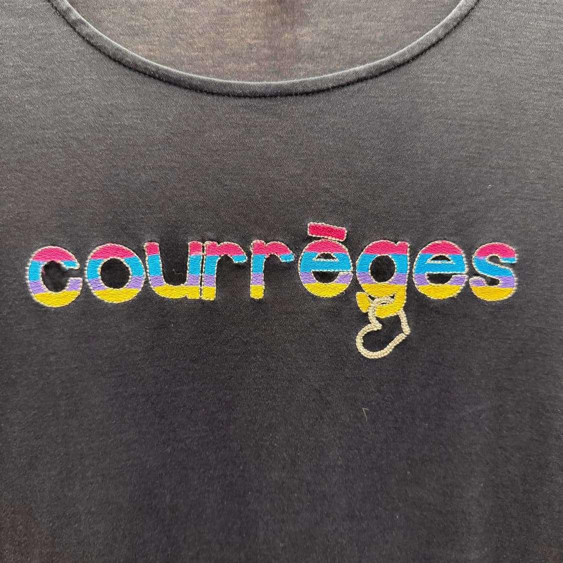 꾸레쥬 반팔 티셔츠 멀티컬러 로고 자수 디테일 슬림핏 블랙 상품이미지6