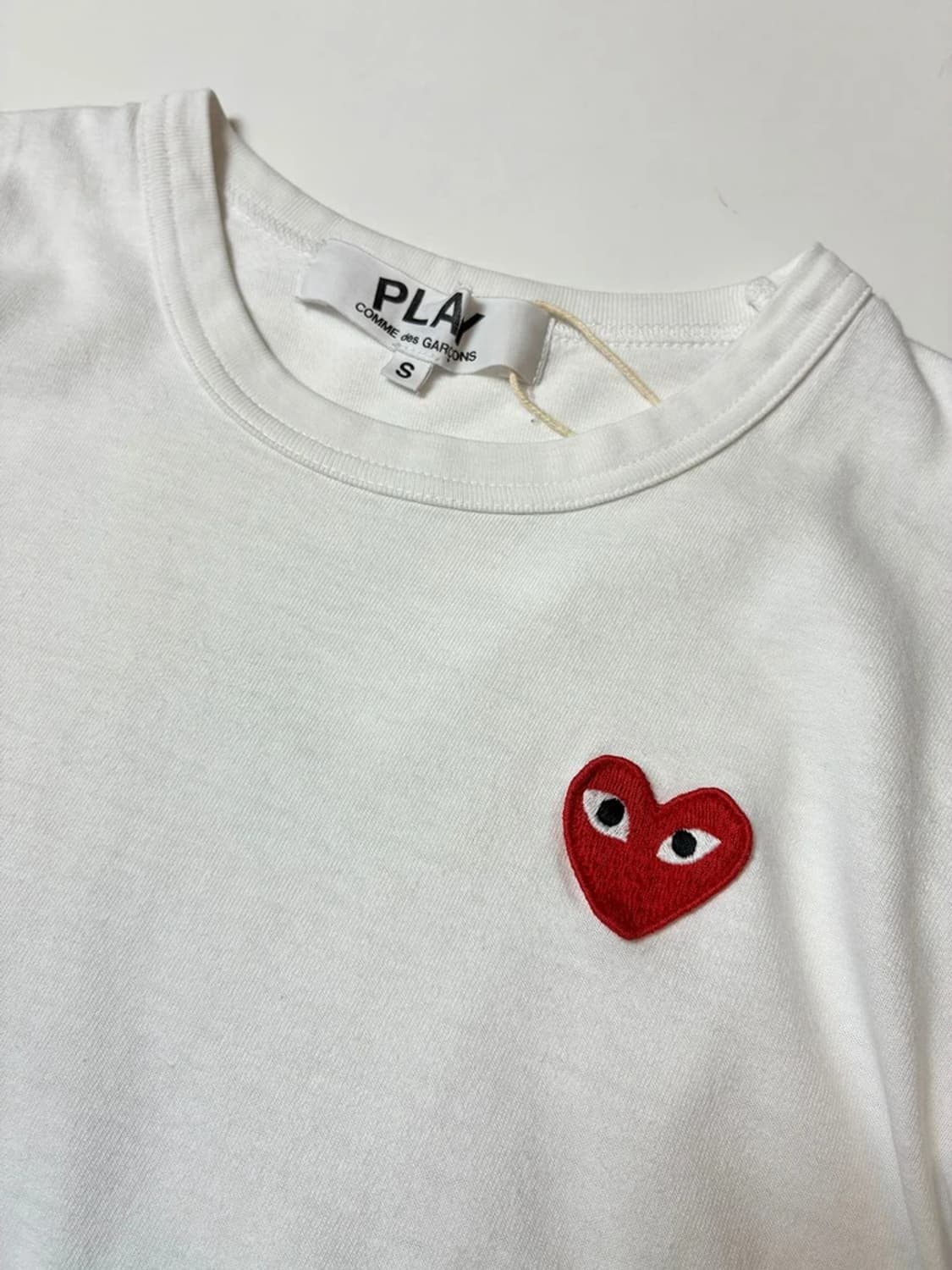 꼼데가르송 우먼스 하트 와펜 반팔 티셔츠 PN8571 상품이미지3