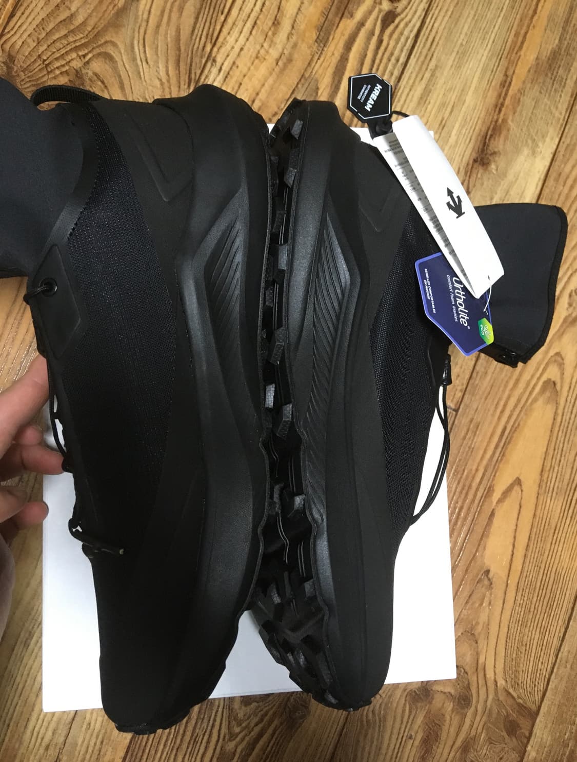 데상트 유스 시프트 트레일 블랙 판매합니다  상품이미지5