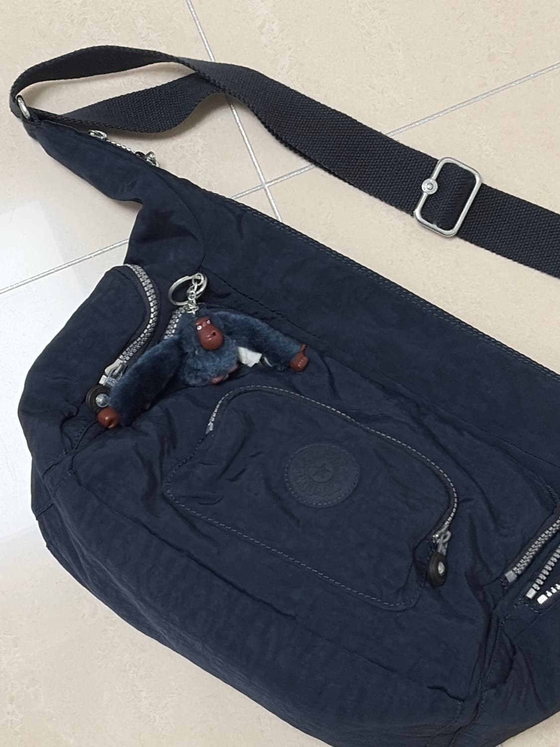 키플링 네이비 크로스백 상품이미지1