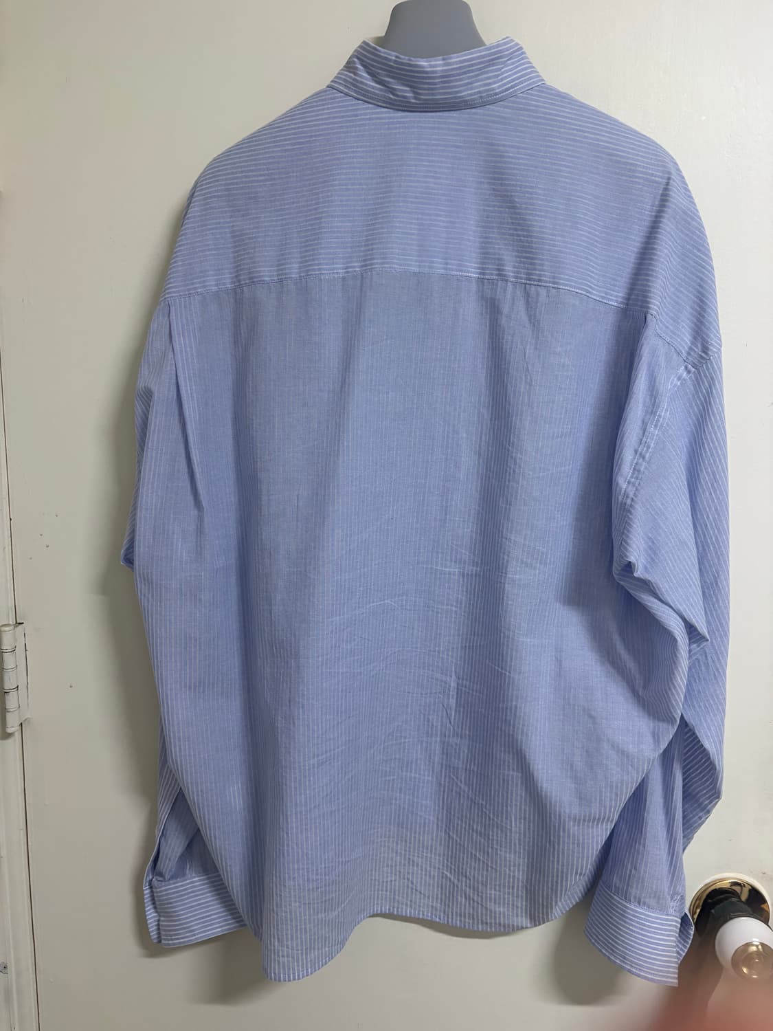 [1] 논노드 플렉시블 스트링 셔츠 - 스카이 블루 스트라이프 상품이미지4