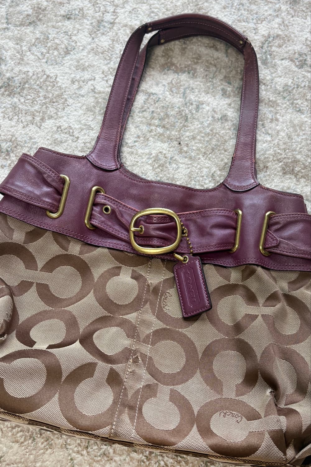 Coach Signature Canvas Shoulder Bag 상품이미지4