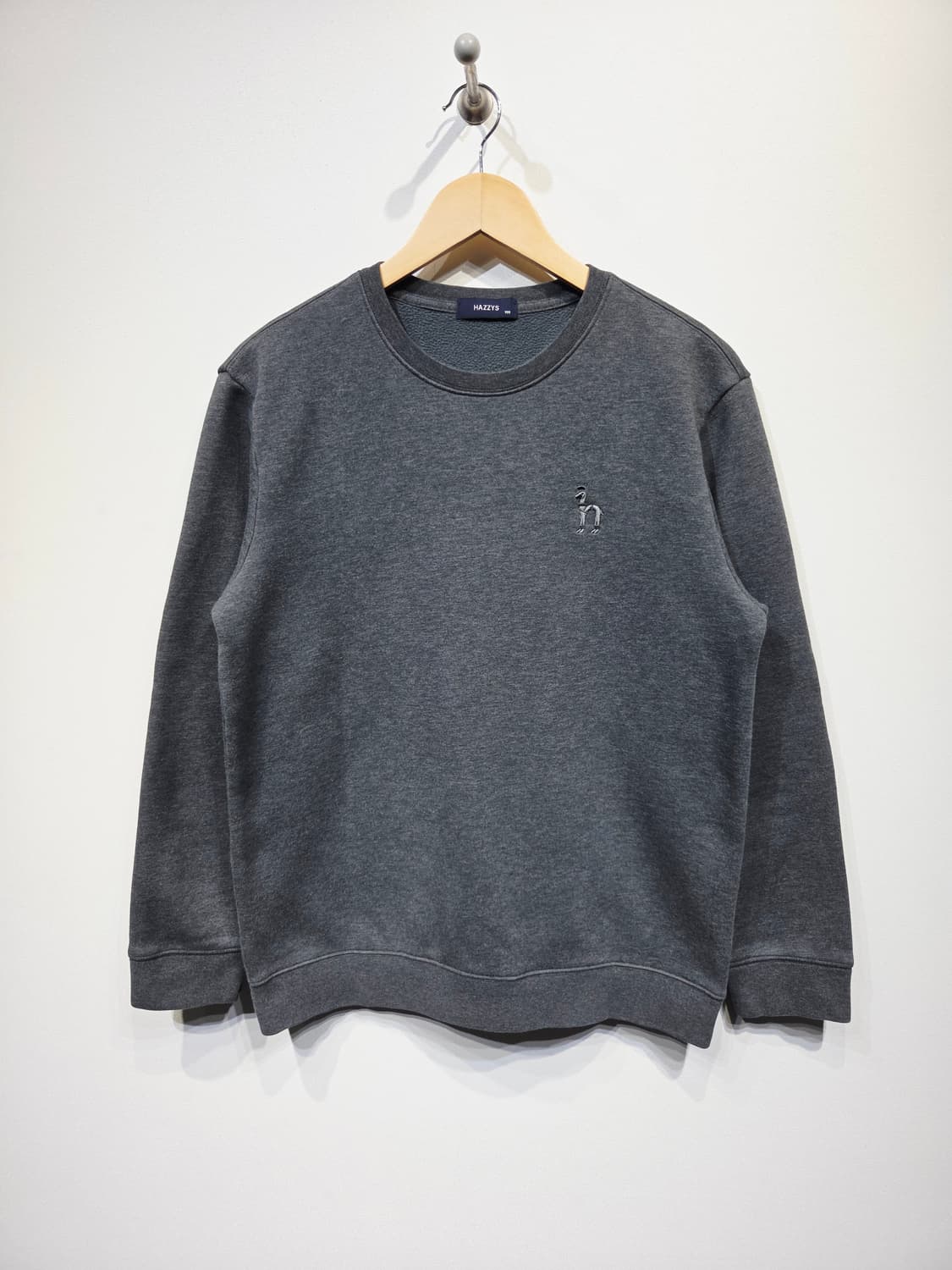 HAZZYS 헤지스 시그니처 자수 로고 기모 맨투맨 상품이미지2