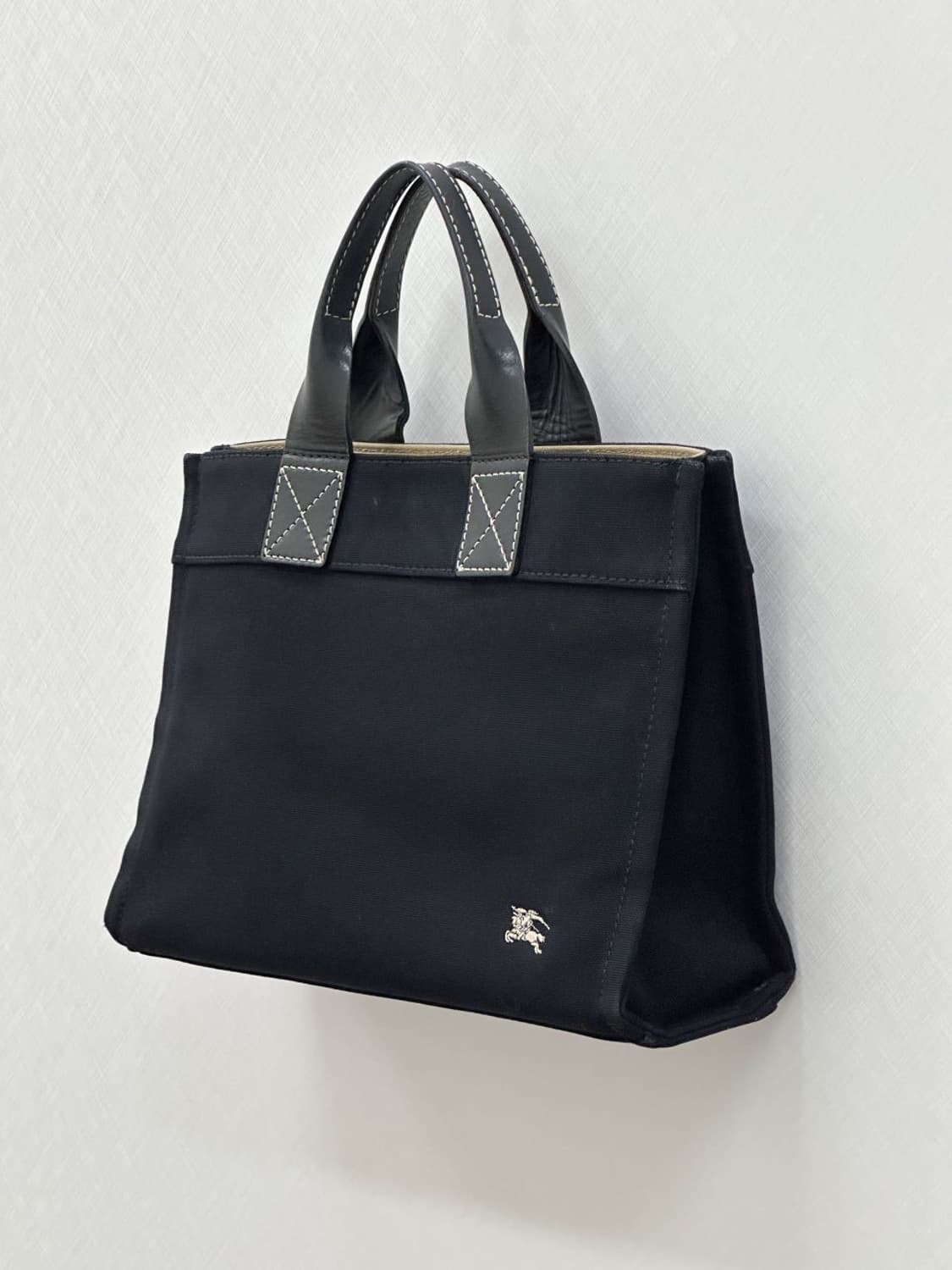 burberry / 버버리 블랙 패브릭 토트백  상품이미지1