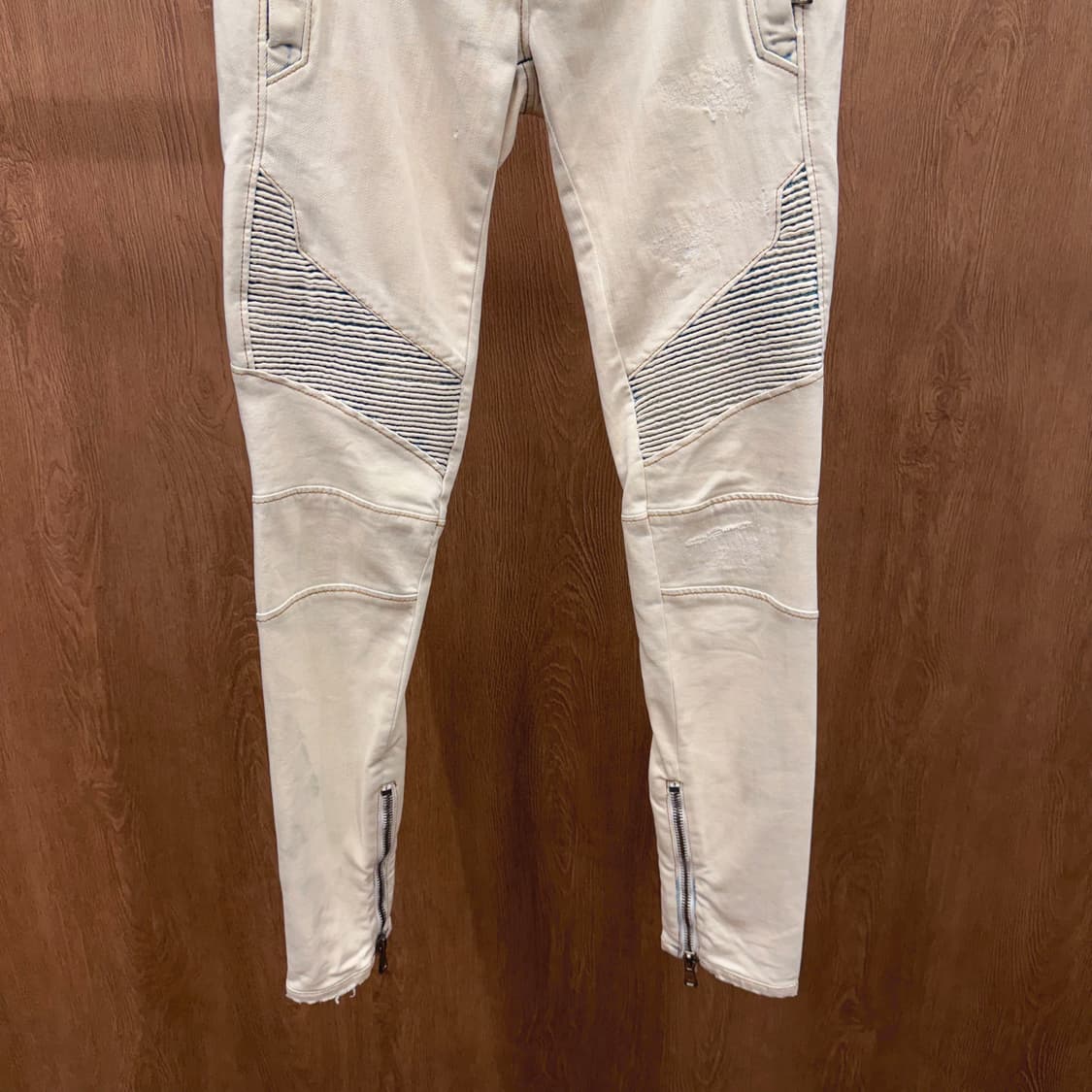 발망 팬츠 퀄팅 바이커 패널 언밸런스 플라이 디테일 슬림핏 아이보리 상품이미지5