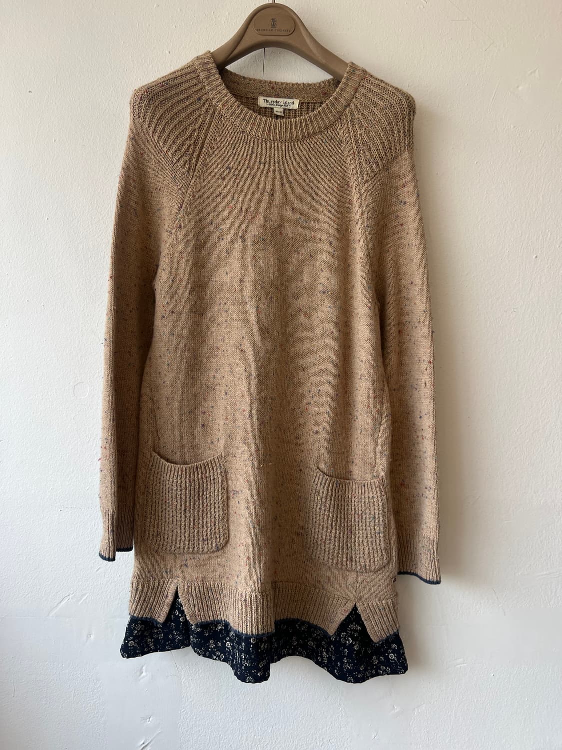 써스데이아일랜드 여성 카멜베이지 울니트원피스 프릴밑단원피스 상품이미지2