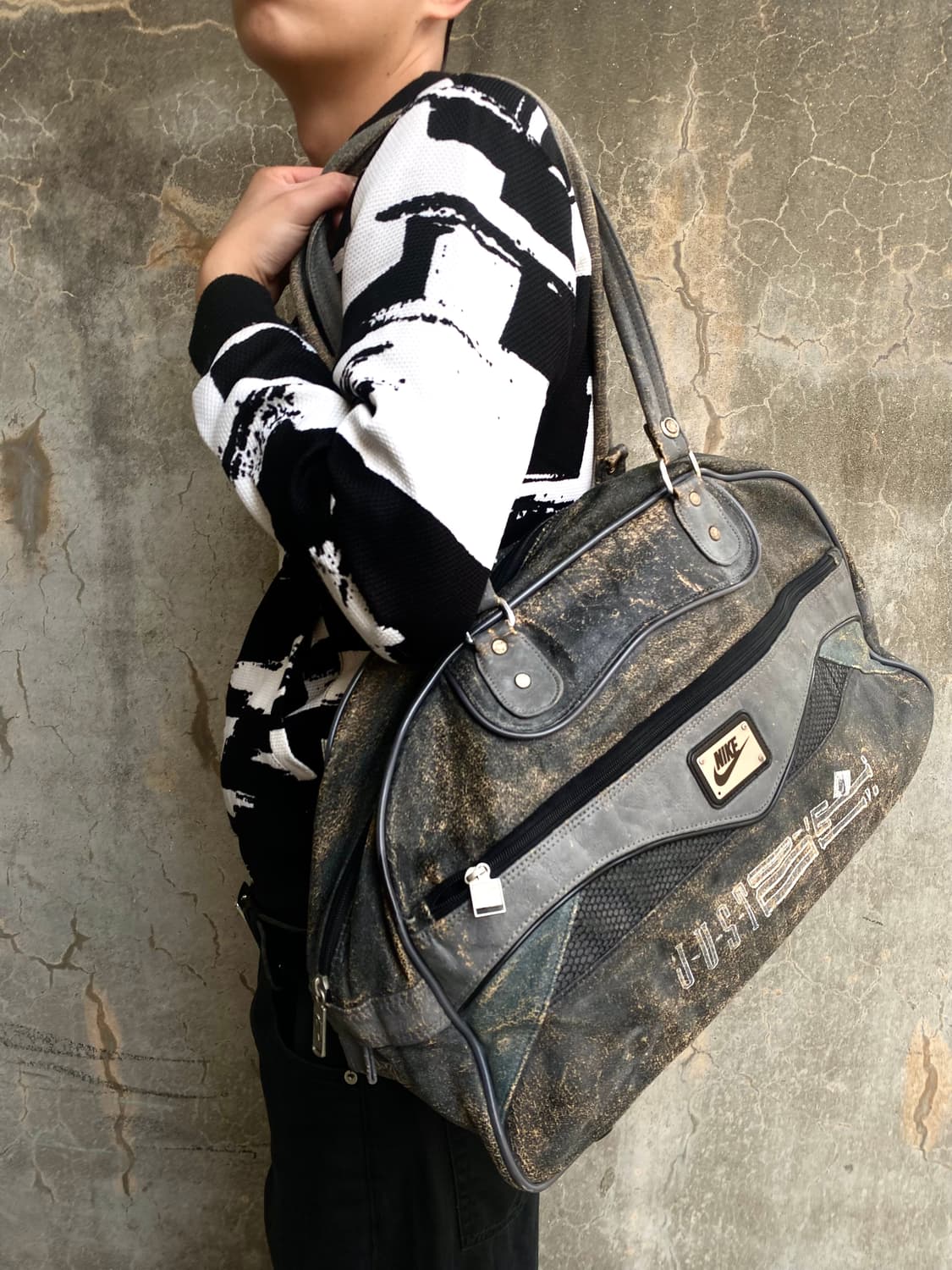 Nike Crack Detail Leather Bag 상품이미지2