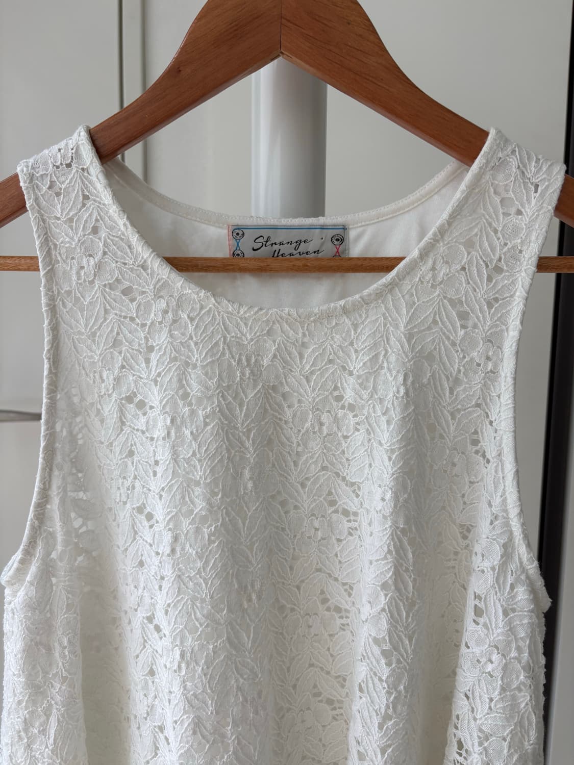 Floral Lace Sleeveless Blouse 상품이미지3