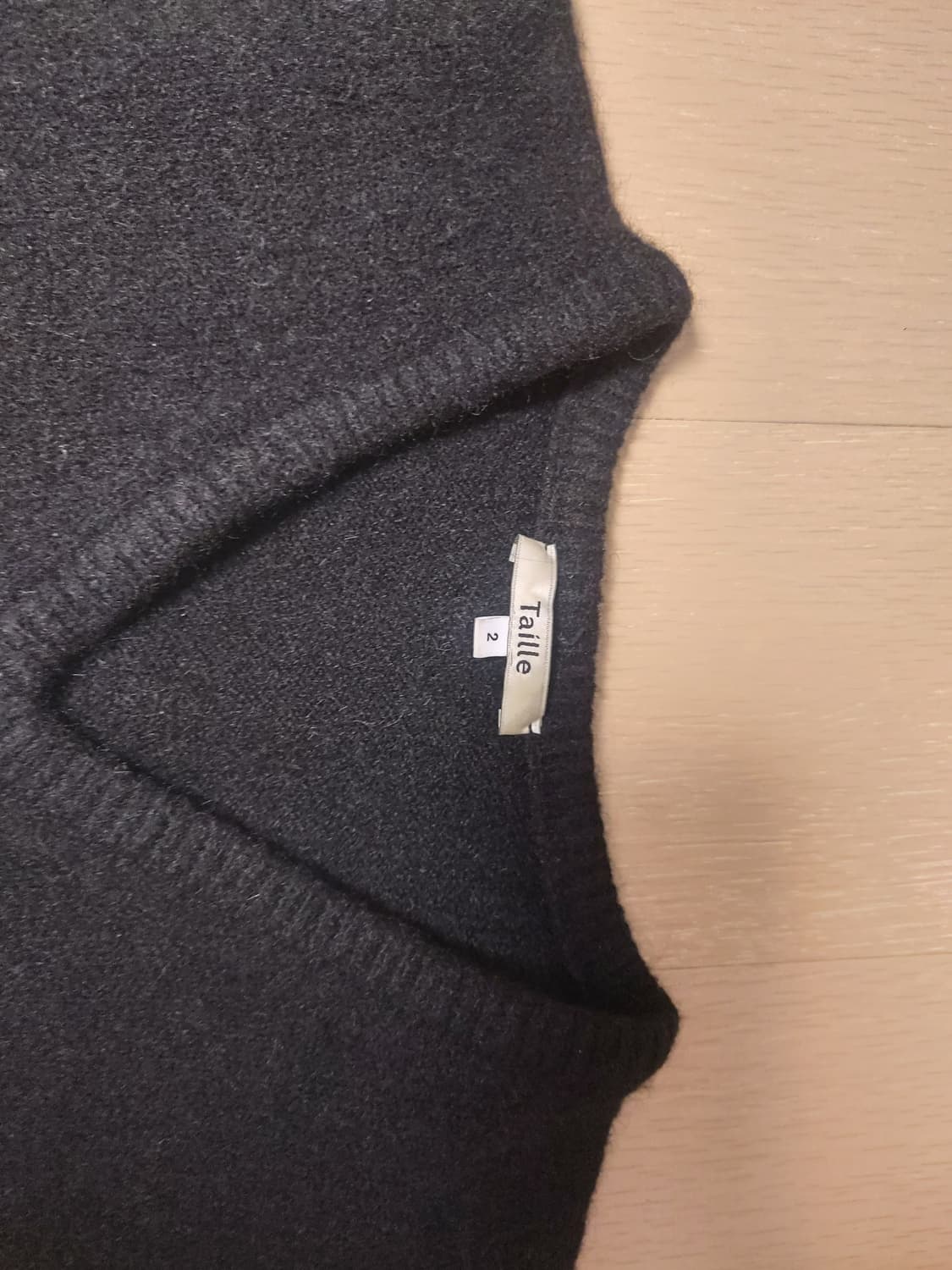 타일레 모헤어 브이넥 블랙 2사이즈 상품이미지4