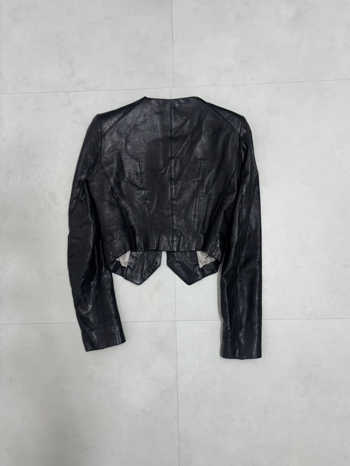 LAMBSKIN BUTTON DETAIL CROP JACKET 상품이미지10