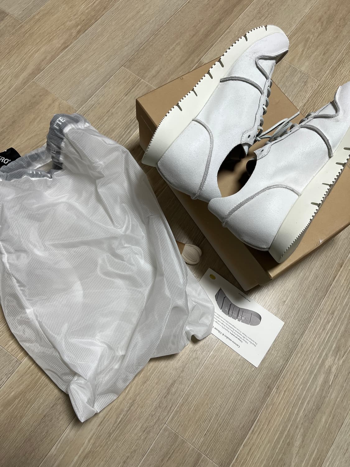 [새상품]41 부테로 카레라 크랙 화이트 스니커즈 레더 상품이미지5