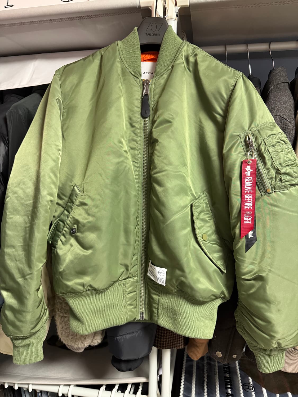 알파인더스트리 에이카화이트 콜랍 MA-1 상품이미지1