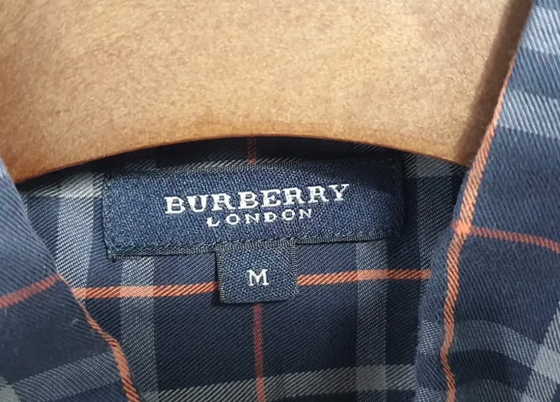 [정품/후루츠최저가]버버리 런던 클래식 네이비 노바 체크 셔츠 상품이미지3