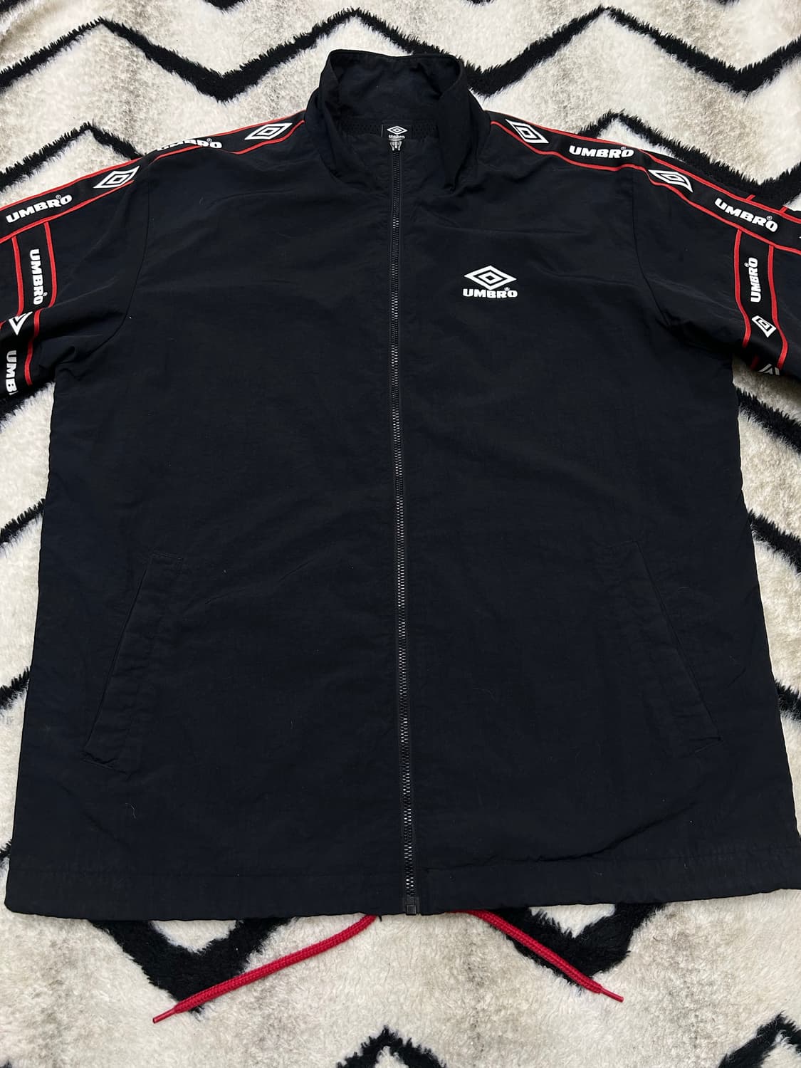 [L]엄브로 사이드라인 바람막이/블랙/까짐 상품이미지3