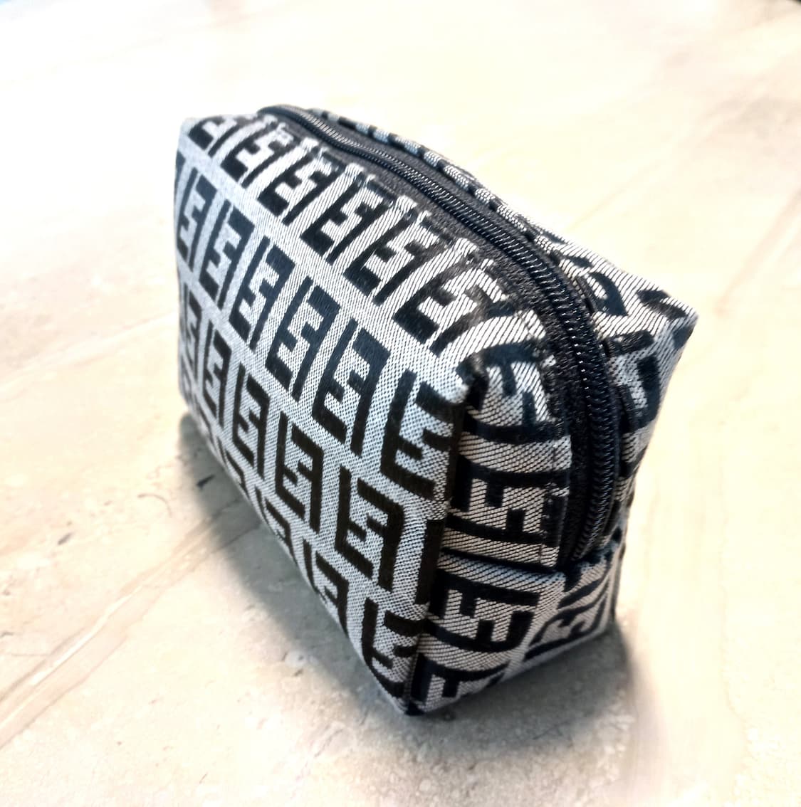펜디 FENDI 파우치 (새제품) 상품이미지3