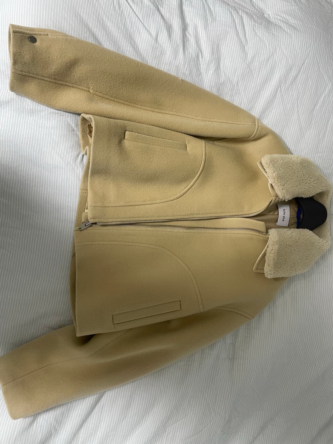 구호플러스 디태처블 칼라 카멜 숏 코트 상품이미지6