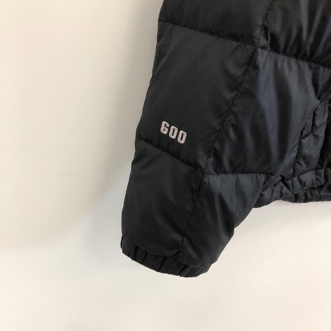 노스페이스 600 블랙 패딩 100 사이즈  상품이미지2