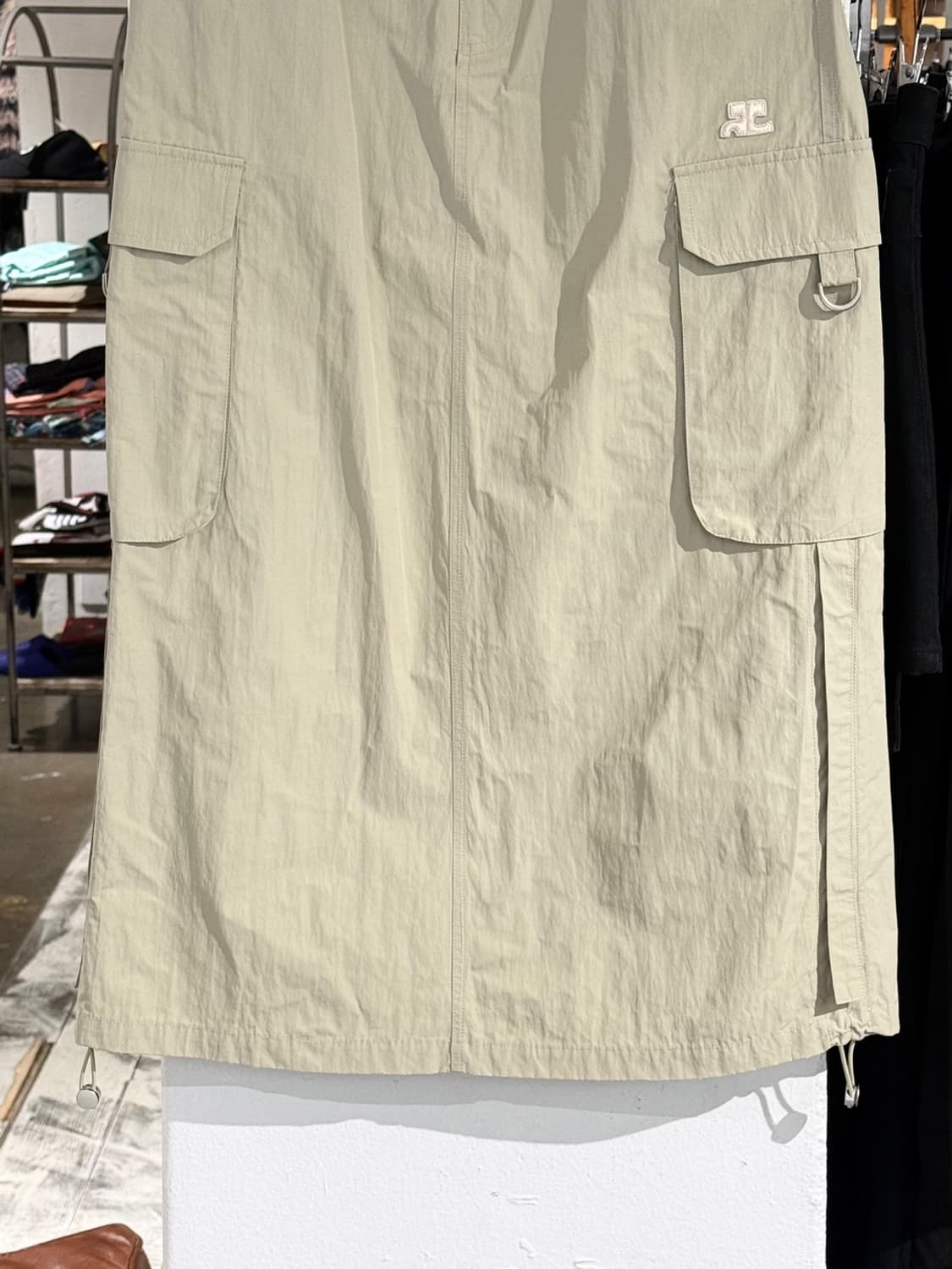 꾸레쥬 베이지 나일론 카고 롱 스커트 상품이미지3