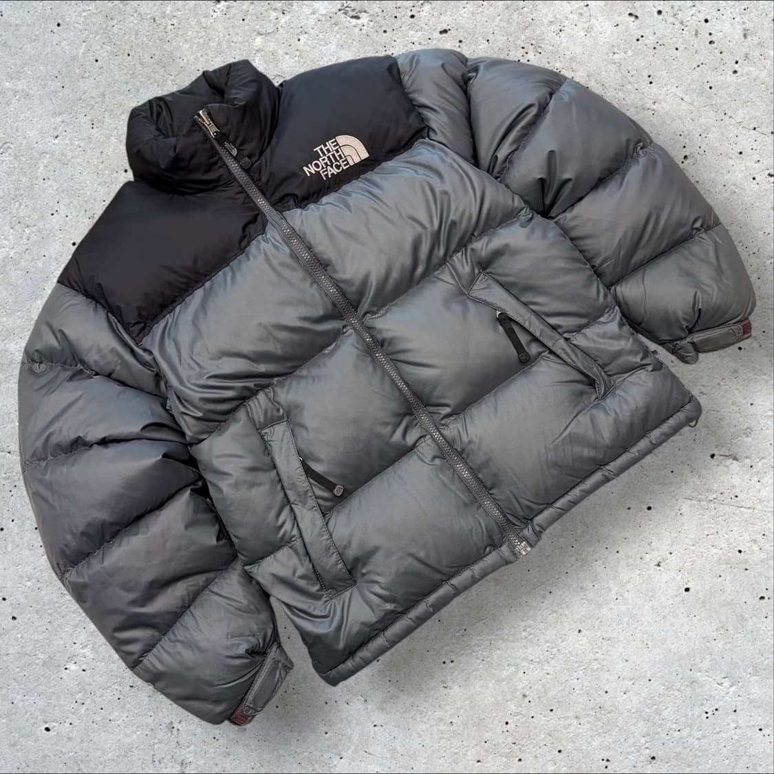 [90] 노스페이스 700 구스 다운 눕시 패딩 그레이/블랙 C197 상품이미지1
