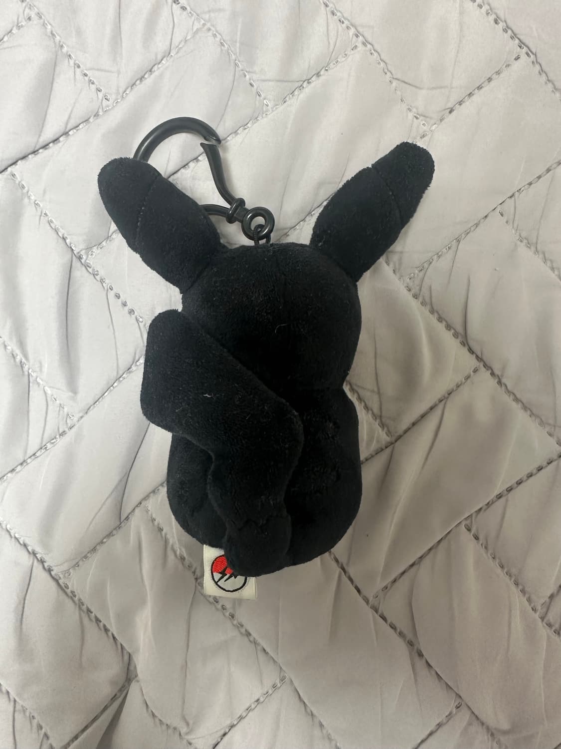 프라그먼트 x 포켓몬 INN 프로젝트 TBP 마스코트 키링 피카츄 블랙 상품이미지4