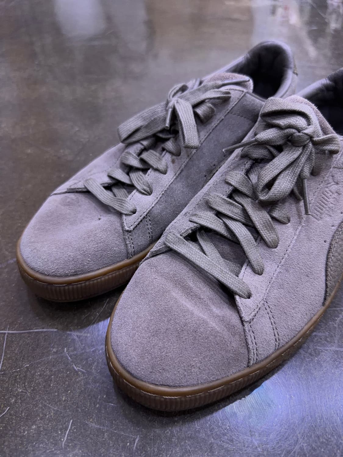 푸마 스웨이드 클래식 그레이 검 스니커즈 275 상품이미지3