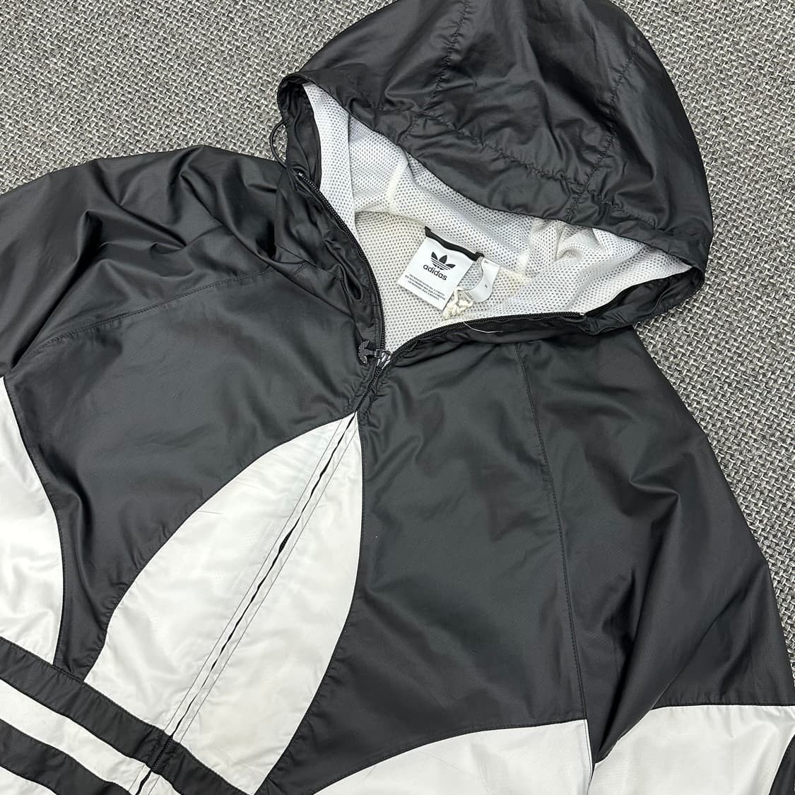 아디다스 신형 빅트레포일 빈티지 바람막이 M 상품이미지4