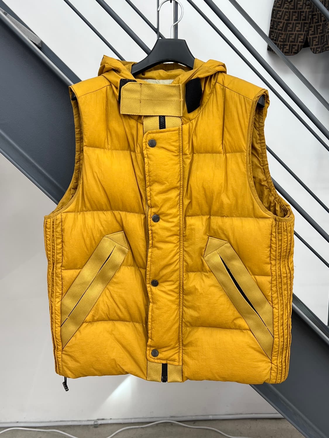 CP컴퍼니 옐로우 고글 패딩 베스트 상품이미지1