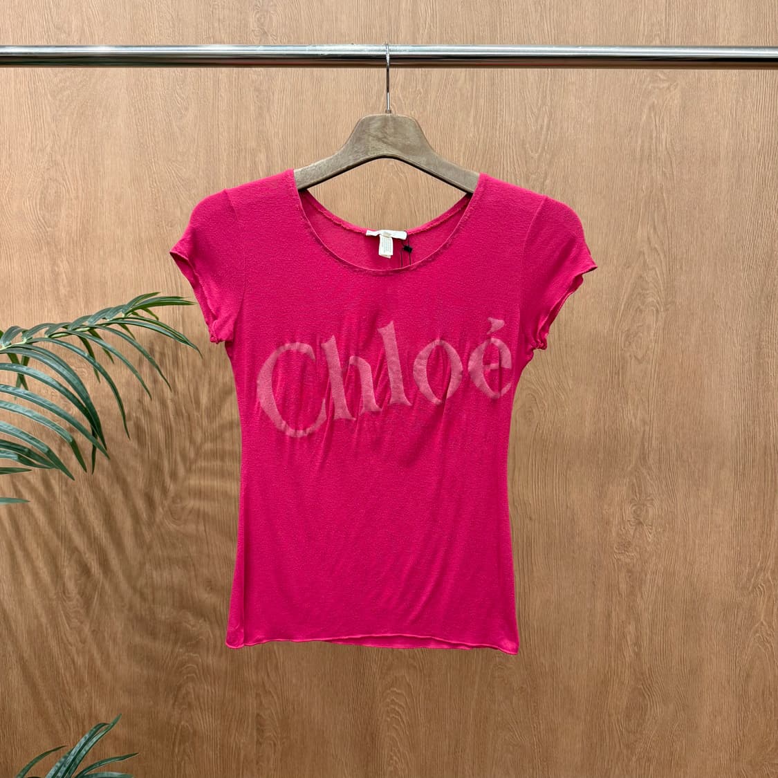 끌로에 반팔 티셔츠 전면 빅로고 프린팅 디테일 슬림핏 핑크 상품이미지1