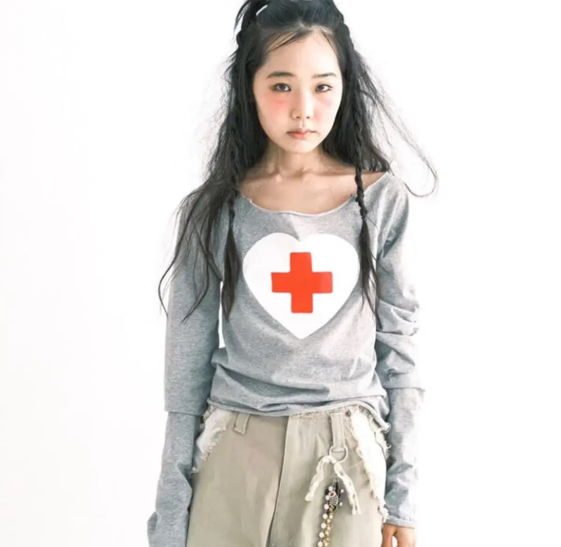 샵페어리 크로스 하트 오프숄더 그레이 상품이미지1