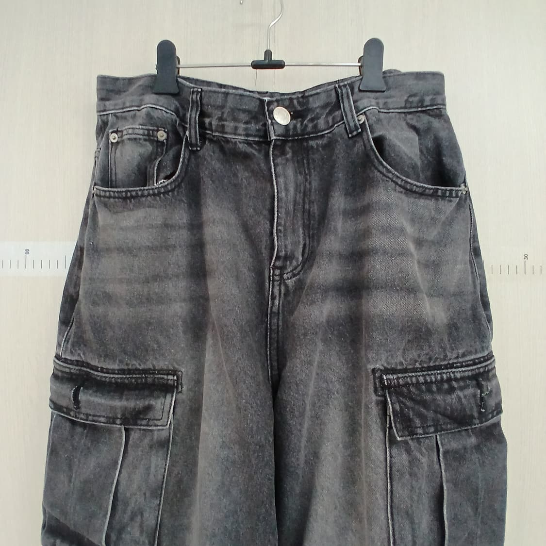 워싱 블랙 데님 카고 바지 상품이미지2