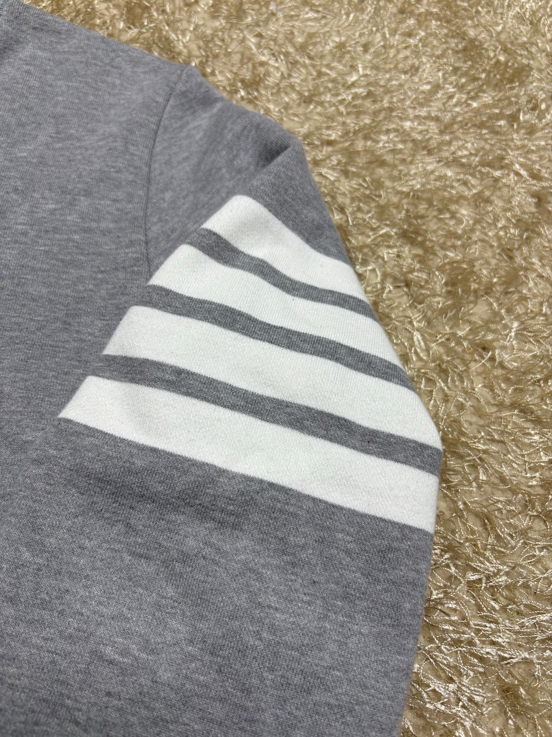 톰브라운 사선완장 맨투맨 그레이 상품이미지4