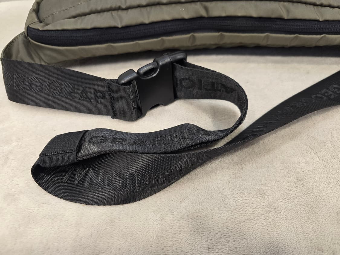 거의새거) 내셔널지오그래픽 빅로고 바디백 슬링백 크로스백 상품이미지6