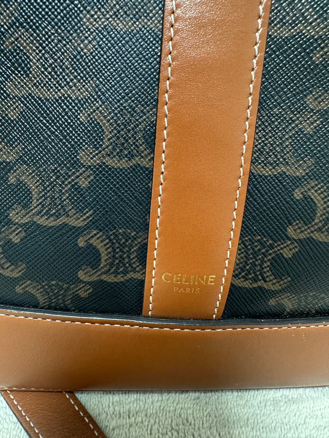 셀린느 트리옹프 버킷백 미디움 상품이미지2